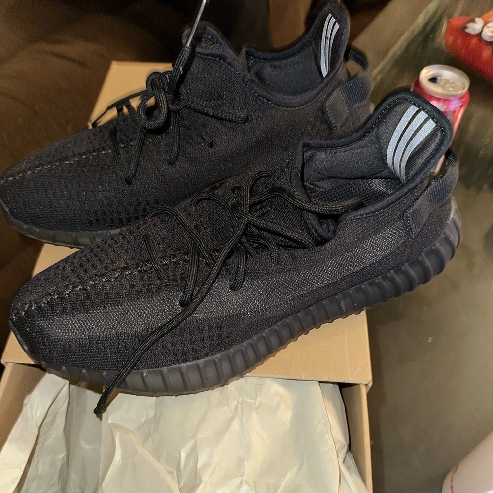 Yeezy Onyx Men’s shoes